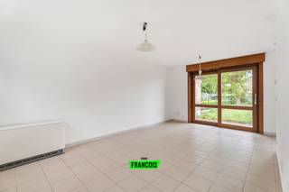 In Watou (deelgemeente van stad Poperinge), op rustige én charmante ligging bevindt zich deze bungalowwoning. Deze opgefriste woning heeft...