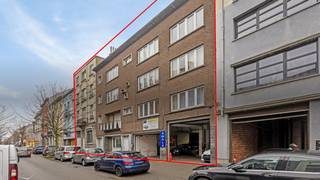 Deze twee te renoveren opbrengstgebouwen in Sint-Jans-Molenbeek tellen samen maar liefst 12 verhuurde appartementen en 1 commerciële ruimte op...