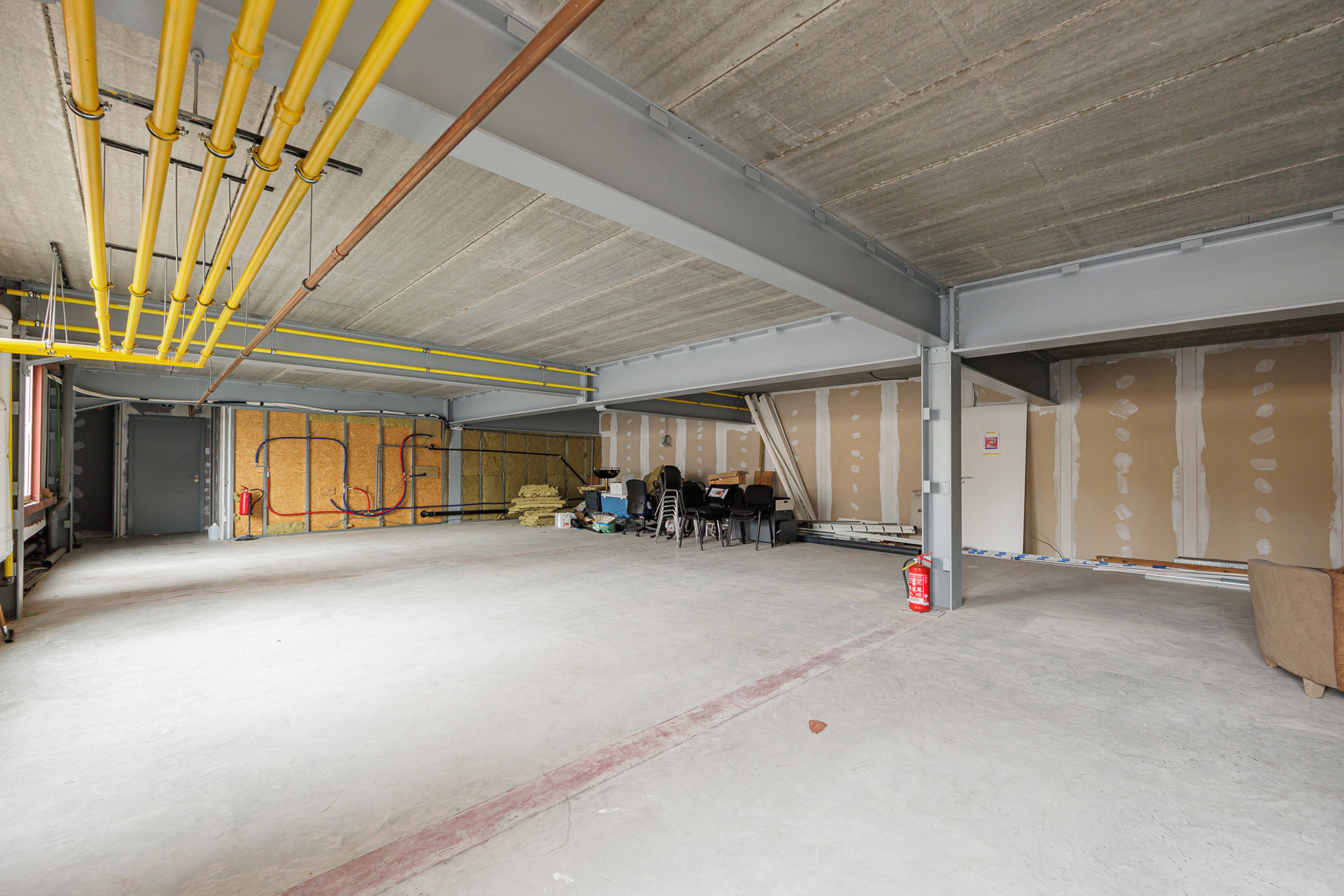 Ruime polyvalente ruimte van 143 m² op strategische locatie - foto 4
