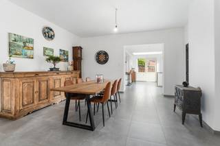 Te koop: karaktervolle woning in het hart van Waregem, op korte afstand van het treinstation en alle voorzieningen. Deze woning uit 1939 werd reeds...