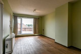 Appartement op de bovenste verdieping te huur regio Oostende. Het appartement is zeer rustig gelegen op de vierde verdieping (lift gaat tot de...