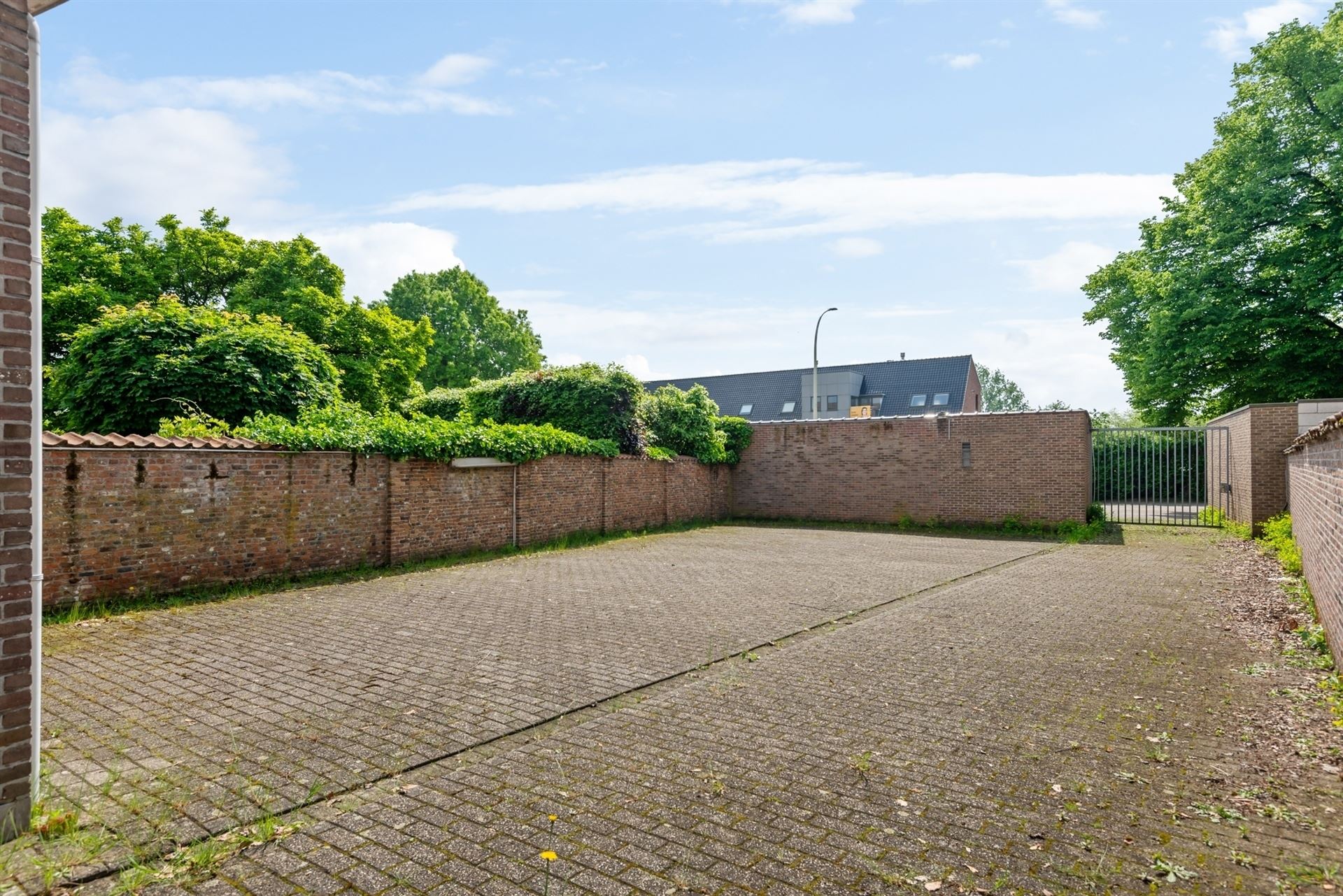 Unieke investeringskans: veelzijdig renovatieproject met uitstekende zichtbaarheid en parkeerplaatsen in Duffel's kernwinkelgebied - foto 3