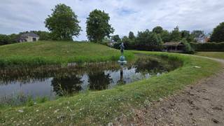 Dit gelijkvloers appartement is gelegen in het Oosthofpark, een groene long in het centrum van Koekelare.<br /><br />Prachtig uitzicht vanuit het terras en de woonkamer.<br /><br />Meer foto's volgen vanaf 15/7. Bezoeken zijn al mogelijk vóór 15/7.