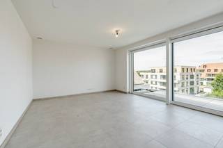 en ruim duplexappartement met drie slaapkamers op de derde en vierde verdieping van het prestigieuze nieuwbouwproject Sailor's Park 4 - Villa Linnet.

<p>Indeling: <br />- op de 3de verdieping: Inkomhal, gastentoilet, berging met aansluiting voor wasmachine, trap, leefruimte met open keuken, zithoek, eethoek en aangrenzend terras, slaapkamer 1 met on-suite badkamer met dubbele wastafel in meubel en keuze tussen ligbad, inloopdouche of hoekdouche.<br />- op de vierde verdieping: nachthal,  slaapkamer 2, badkamer met dubbele wastafel in meubel en keuze tussen ligbad, inloopdouche of hoekdouche, apart toilet, slaapkamer 3 met aangrenzend zonneterras.</p>

<p>Interesse? Contacteer ons voor meer informatie op 058 22 22 22 of via servimo@era.be</p>