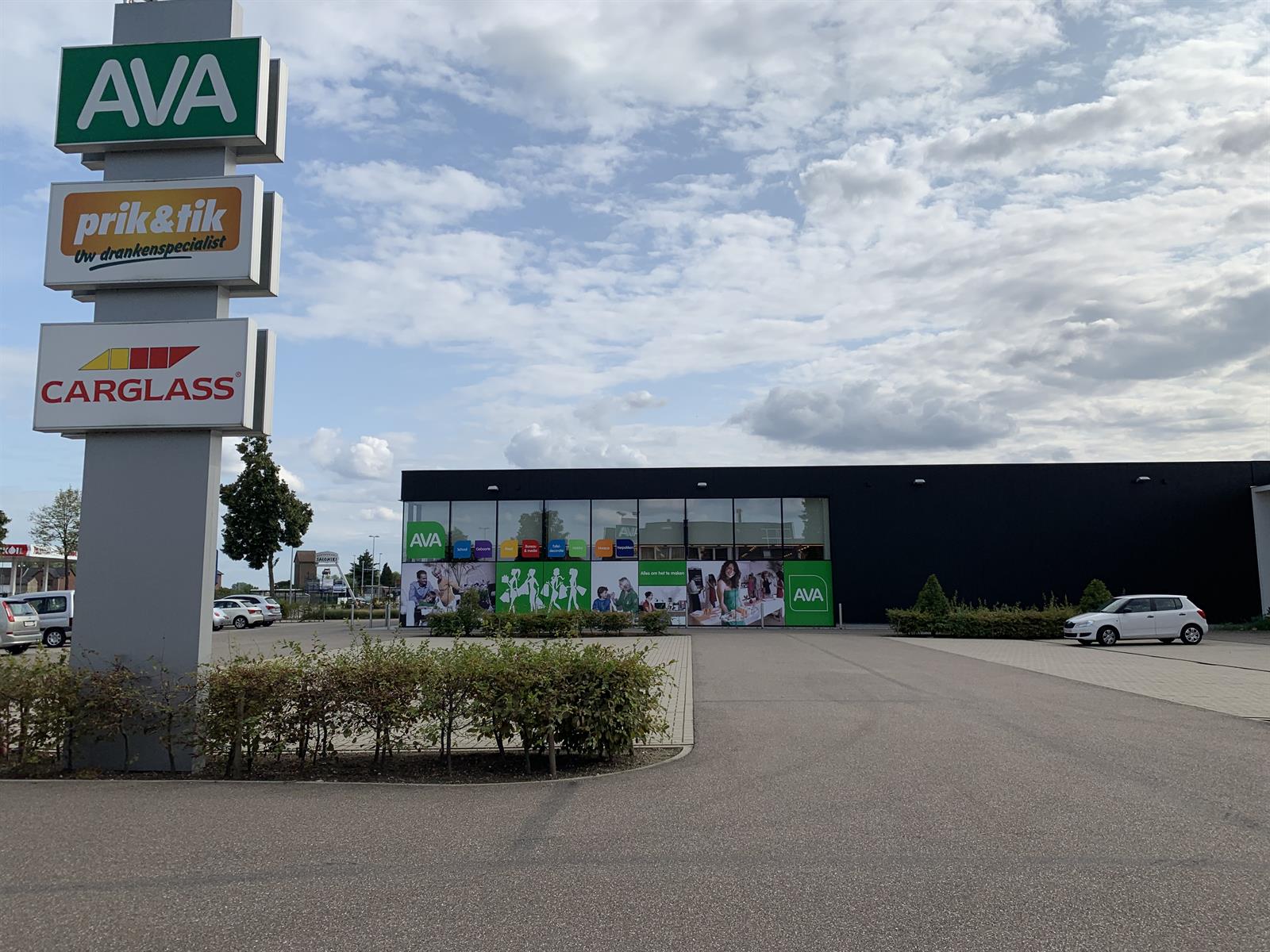 COMMERCIËLE RUIMTE 1.000M² MET PARKING LANGS RIJKSWEG IN MAASMECHELEN. - foto 5