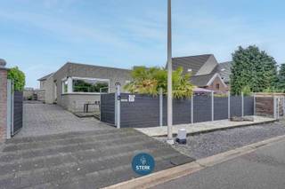 GELIJKVLOERSE WONING MET EPC LABEL A OP EEN RUSTIGE LOCATIE NABIJ MAASTRICHT ! <br /><br />We vinden deze open woning met een bewoonbare oppervlakte van 232 m² terug op een perceel van 4a 21ca in Veldwezelt-Lanaken. <br /><br />Voor meer informatie, neem zeker een kijkje op onze website via de volgende link:<br />https://www.sterkvastgoedmakelaars.be/detail/te-koop-woning-lanaken/7653424?dosearch=True&flowstatus=ForSale,ForSaleReserved,ForSaleWithBid,ToCompleteForSale,SoldUnderReserve,Sold&pageindex=1&pagesize=12&searchpage=ForSale&sortdirection=DESC&sortfield=pub_flowstatus&transactiontype=Sale