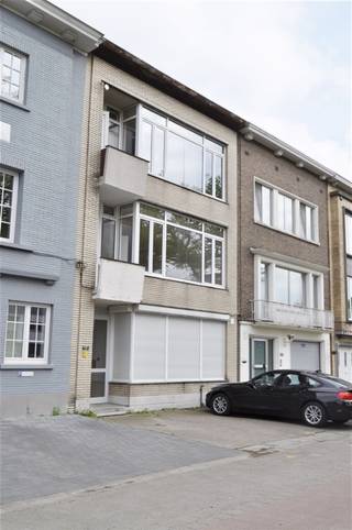 Mooi lichtrijk appartement van 85m² met 2 slaapkamers en parkeergelegenheid. Het appartement is gelegen op de Prins Boudewijnlaan (verdieping 1) en...