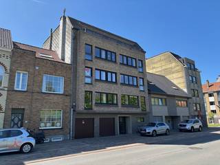 Looking for a practical and secure parking solution in Ostend? This ground-floor parking space in Residence Sunrise offers the ideal combination...