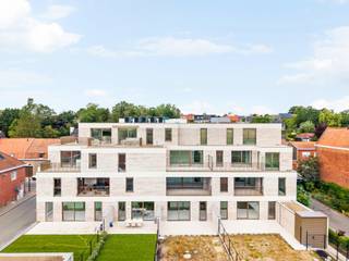 <p>Ondergrondse volledig afgesloten garages bij Residentie Groene Poort te Beselare.</p>

<p>+ Topligging</p>