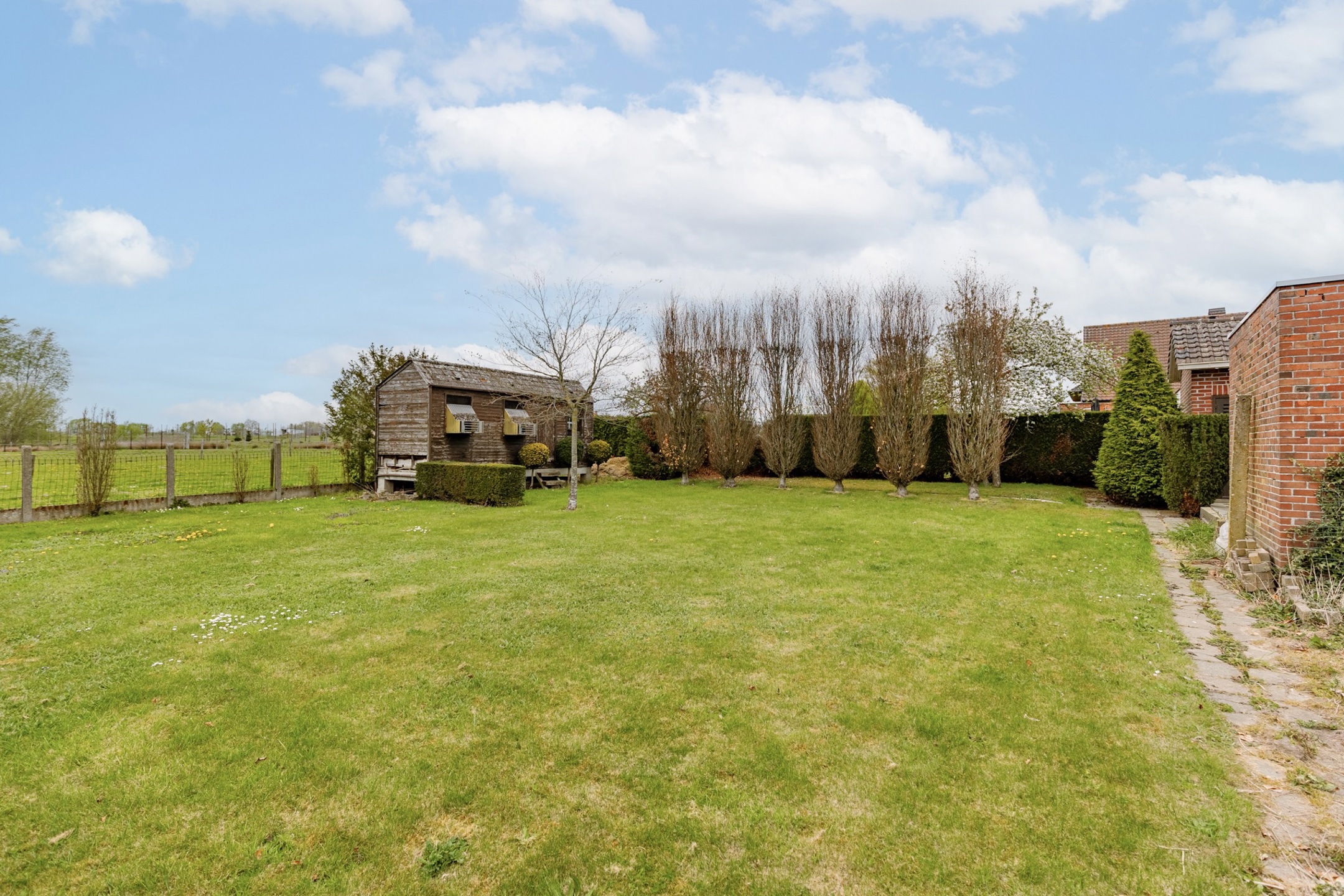Ruime woning met grote tuin op breed perceel in Wetteren! - foto 3