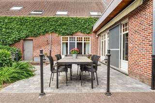 Deze charmante paardeneigendom is gelegen te Tisselt, deelgemeente van Willebroek, centraal gelegen tussen de grootsteden Antwerpen en Brussel...