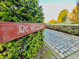 Unieke loods met ruime inrijpoort in middel  (kleur rood op plan)Ben je op zoek naar een veelzijdige loods in een rustige, inspirerende omgeving met...