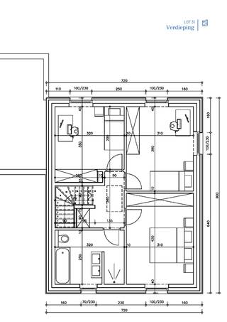 Deze strak ontworpen nieuwbouwwoning van Huysman Bouw ligt in een rustige, nieuwe verkaveling tussen de Eeklostraat en Benninckstraat. De bouwwerken zijn gestart en u koopt aan vaste prijs. De woning is zuidoost georiënteerd op een perceel van 291m² en beschikt over een carport, zolder, 3 slaapkamers en een praktische wasplaats. Dankzij de grote raampartijen geniet u van veel licht en een optimale indeling. Energiezuinigheid staat centraal: warmtepomp met vloerverwarming op beide verdiepingen, zonnepanelen, ventilatie met warmterecuperatie en superisolerende beglazing zijn standaard. Uw interieur kiest u volledig op maat, met begeleiding van onze interieurarchitect. Ruime budgetten voor keuken, vloeren en deuren zijn voorzien. Ontworpen door CAS architecten, met hoogwaardige gevelmaterialen en strakke lijnen. Interesse? Contacteer Ewout Vanden Bussche via 0497 588 888 of contact@huysmanbouw.be.<br />