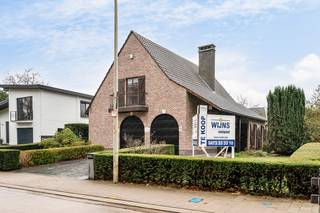 Deze open bebouwing, gelegen in de Torenvenstraat 19 te Nijlen, biedt een bewoonbare oppervlakte van ca. 180 m² en combineert een degelijke...