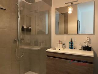 <p><span>Dit prachtig en instapklaar appartement bevindt zich op de wandelafstand van winkels, scholen, het openbaar vervoer en invalswegen.</span></p><p><span>Gelegen op de 1ste verdieping en is als volgt ingedeeld:</span></p><p><span>Een inkom met gastentoilet, een lichtrijke leefruimte met open keuken voorzien van kookplaat, dampkap, combi-oven, koelkast met vriesvak en vaatwasmachine. Aanpalend een berging voorzien van de nodige aansluitingen voor wasmachine en droogkast. </span></p><p><span>Daarnaast is er een ingerichte slaapkamer en  badkamer met lavabomeubel, handdoekdroger en ruime douche aanwezig.</span></p><p><span>Het groot zuid-gericht terras maakt dit appartement een echte topper!</span></p><p><span>Extra troeven: </span></p><p><span>- Dit appartement draagt een BEN-label, waardoor zeer weinig energieverbruik is.</span></p><p><span>- Aanwezigheid van zonnepanelen.</span></p><p><span>- Het toilet is aangesloten op regenwater.</span></p><p><span>- Garage aanwezig</span></p><p><span>- Er is een gemeenschappelijke fietsenberging waar u de fiets kan opladen via eigen meter.</span></p><p><span> </span></p><p><span>Extra kosten:</span></p><p><span>Algemene kosten: € 100,-/maand, inclusief voorschot gas.</span></p><p><span> </span></p><p><span>Neem gerust contact op met ons kantoor info@excellent-vastgoed.be of boek zelf uw afspraak via onze website</span></p><p><span> </span></p>