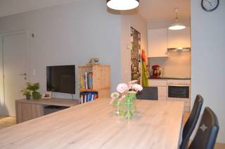 Ce confortable appartement d'une chambre à louer est situé dans le centre historique de Bruges, près du marché. Vous pouvez trouver ce charmant type de maison dans la paisible rue Prison. Idéal comme lieu privé !<br /><br />Disposition : <br />1°C : hall d'entrée