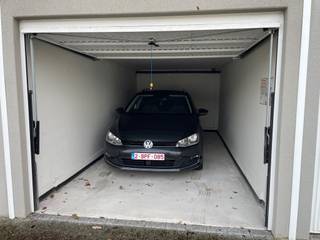 Praktische garagebox, gelegen tussen Maalse en Moerkerksesteenweg.2m82 breed en 5m70 diep...