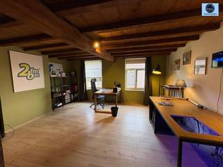 <p><span>PROPRIÉTÉ À FINIR AVEC DE NOMBREUSES POSSIBILITÉS.</span></p><p><span>Prix demandé : 195 000 euros</span></p><p><span> </span></p><p><span>Cette maison partiellement rénovée est très bien située dans le centre ville.</span></p><p><span>Au rez-de-chaussée, la maison a déjà été vidée et les plafonds authentiques ont été sablés.</span></p><p><span> </span></p><p><span>Au premier étage, il y a 2 chambres et le palier. Ceux-ci ont déjà été magnifiquement rénovés dans le même style qu'au rez-de-chaussée.</span></p><p><span> </span></p><p><span>Au deuxième étage se trouve le grenier. Il pourrait être transformé en chambres supplémentaires.</span></p><p><span> </span></p><p><span>Il y a également une petite cour.</span></p><p><span>Idéal pour quelqu'un qui aime l'authenticité</span></p><p><span>Label EPC F</span></p><p><span> </span></p><p><span>Certificat d'urbanisme/information sur demande !</span></p><p><span>Pour info ou visite appelez 0489/54.69.99 ou envoyez un email à dylan@svena.be</span></p><p><span>Ces détails sont donnés à titre indicatif et nous ne pouvons être tenus responsables de toute inexactitude.</span></p><p><span>La surface habitable est donnée à titre indicatif.</span></p><p><span> </span></p><p><span> </span></p><p><span> </span></p><p><span> </span></p><p><span> </span></p>