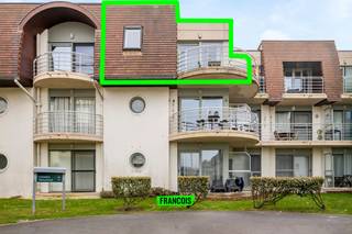 Deze volledig instapklare studio is gelegen in het rustige complex Blutsyde te Bredene. <br /><br />U bevindt zich hier nabij alle faciliteiten en het strand, waardoor u hier steeds een fijn vakantiegevoel ervaart. Daarenboven heeft het afgesloten complex een gemeenschappelijk zwembad! Zo geniet u steeds in alle rust en privacy van uw vrije momenten. <br /><br />Het pand zelf is ruim en perfect instapklaar. U heeft een gezellige leefhoek met open keuken, één volwaardige slaapkamer en een badkamer met douche en lavabo. <br /><br />Vanop het open en groot terras geniet u daarenboven steeds van de nodige zonne-uren en een wijds uitzicht. <br /><br />Bent u op zoek naar een interessante investering of een eigen stek aan zee? Aarzel dan niet en neem contact op voor meer info of een afspraak. <br /><br />