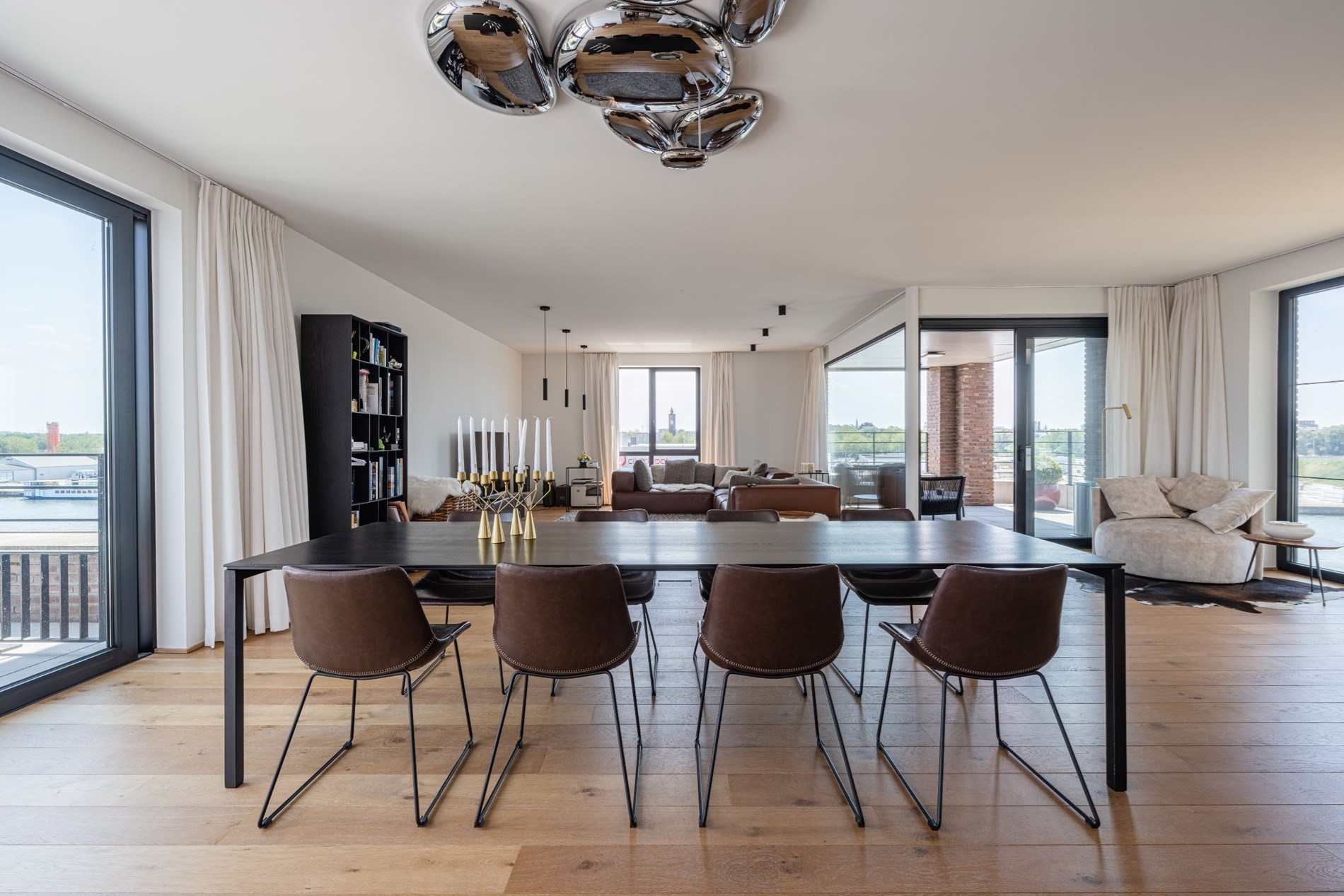 Exclusief appartement met een bewoonbare oppervlakte van 191m², ruime terrassen te Hasselt. - foto 4