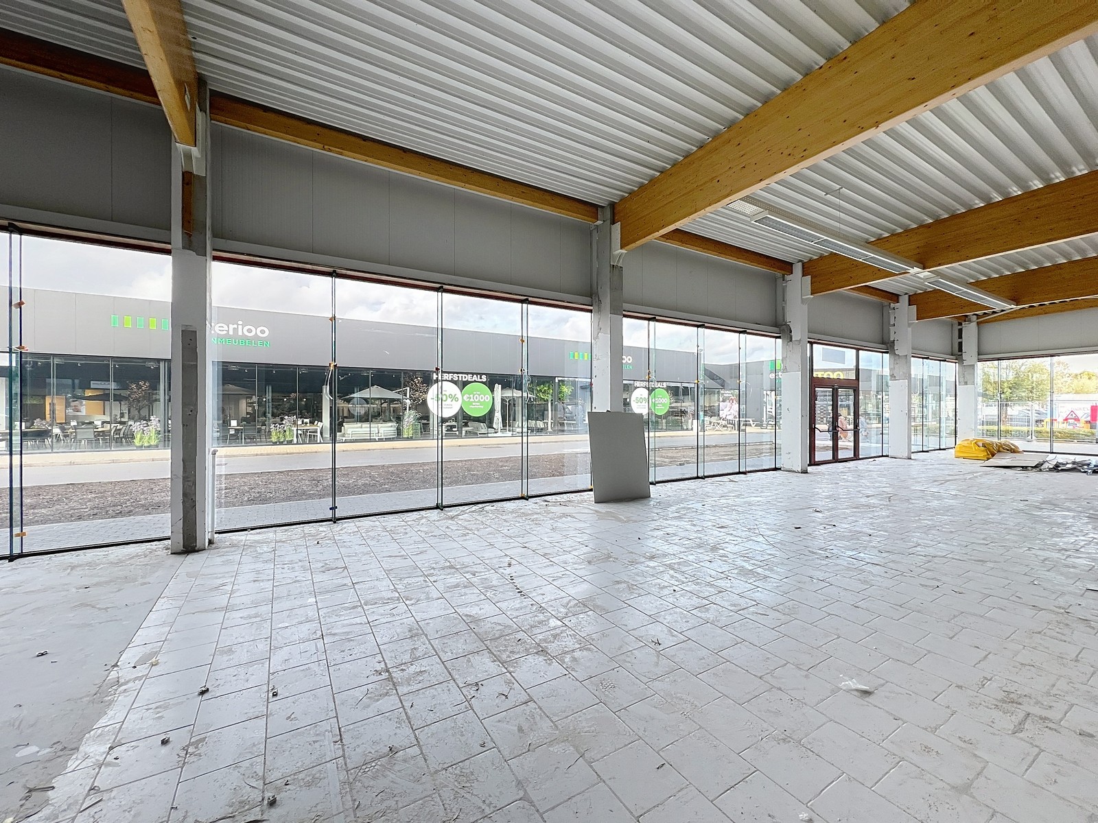 Vernieuwde baanwinkel (450m²) te huur in hét bruisende MAMMOETCENTER van Roeselare ! - foto 5