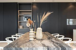 Exclusief penthouse - appartement met zeezicht op de volledige 7e verdieping.Welkom in Oosteroever, de bruisende nieuwe wijk van Oostende, ook wel...