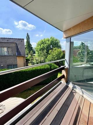 <p><span>DESTELBERGEN </span><span>- Are you looking for a two-bedroom apartment with a sunny terrace and a garage for rent in Destelbergen?<br />Then this apartment might be just what you're looking for.</span></p><p><span>The main highlights at a glance: </span></p><ul><li><span>Centrally and quietly located</span></li><li><span>Garage</span></li><li><span>Bright, spacious open-concept living and dining area</span></li><li><span>Beautiful, sunny terrace</span></li><li><span>Move-in ready</span></li></ul><p><span>Here’s what the apartment looks like:</span><span><br />Entrance hall with coat closet and separate toilet, spacious living area with open kitchen (refrigerator, oven, and ceramic cooktop), sunny terrace (southwest-facing), storage room, 2 bedrooms, and bathroom with double sink, tub/shower, and toilet.<br />Lockable garage included.<br /><br /></span></p><p><span>Important<br />Available from:</span><span>8/1/2026<br />EPC: 243 kWh/(m² year)<br />Rent: 900 euros/month + 25 euros/month in common area fees</span></p><p><span>To schedule an on-site visit, be sure to fill out your tenant profile on our website.</span></p>
