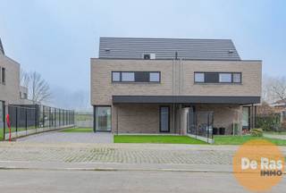 SERSKAMP - Deze prachtige nieuwbouwwoning is landelijk gelegen in een deelgemeente van Wichelen. De ligging van dit pand is bijzonder...