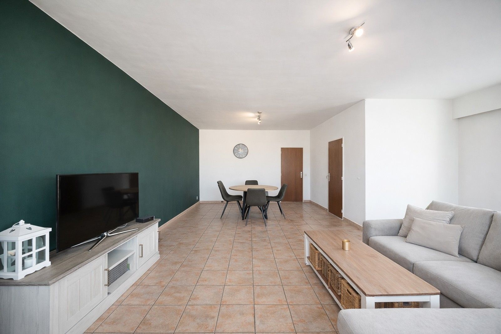 Ruim appartement met 2 slaapkamers en een garage in Stabroek! - foto 2