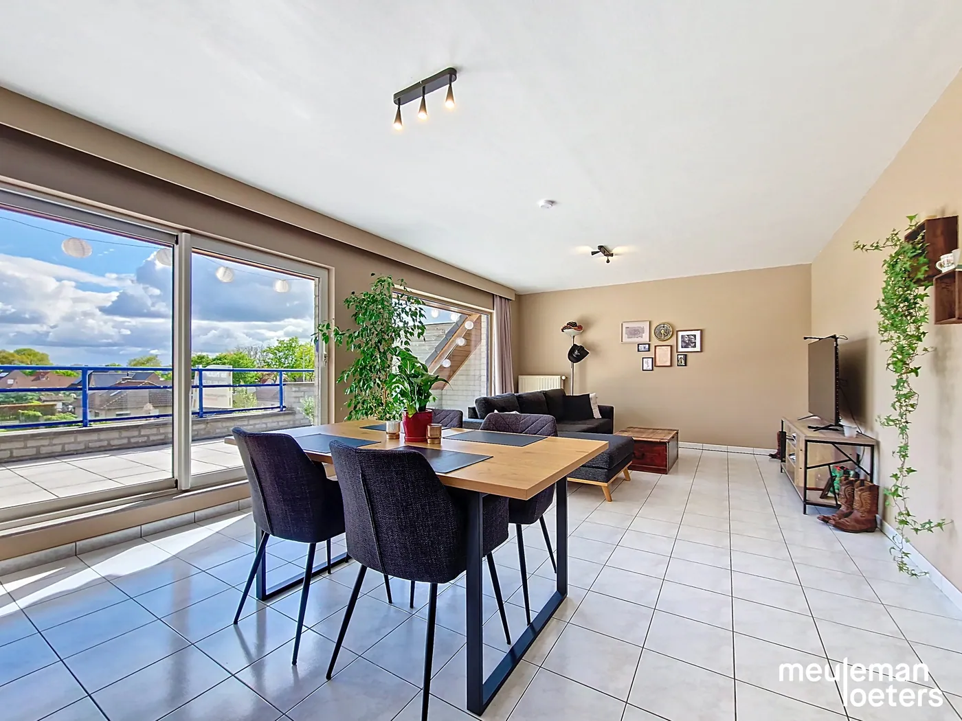 Appartement sous les toits avec grande terrasse - photo 2
