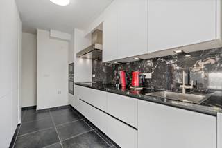 [[ DIT PAND NEEMT DEEL AAN DE ERA OPEN HUIZEN DAG OP 14/3 VAN 13:00 TOT 14:00 ]] De Panne: Ruim 3-slaapkamerappartement te koop in het centrum van De...