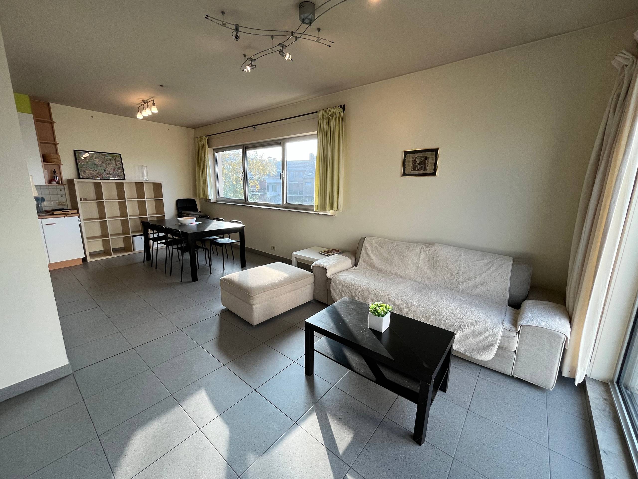 Lichtrijk bemeubeld duplex appartement met drie slaapkamers - foto 1