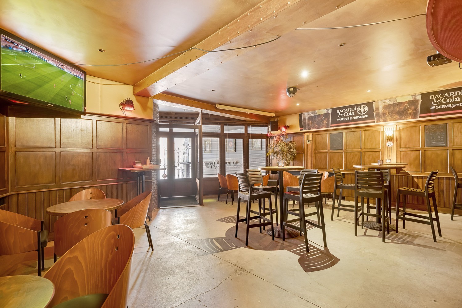 Handelspand met bovengelegen woonst pal in het centrum van Putte! - foto 4