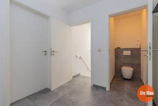 BEZOEKDAG ZATERDAG 30 MEI VAN 10u TOT 13u (enkel op afspraak)LEDE - Dit recent gebouwd, volledig instapklaar duplexappartement met EPC label B heeft...
