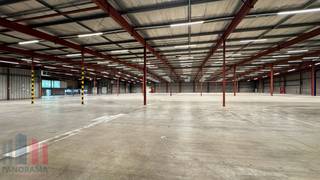 Industrial building with <strong>6.014</strong> m² of warehouse space (offices optional).<br />Located in Satenrozen, with excellent accessibility via the E19, 20 minutes from Antwerp and 30 minutes from Brussels.<br /><br />The warehouse offers a clear height of 4 to 8 meters and a floor load capacity of up to 5 tons/m², ideal for storage and heavy equipment. For smooth logistics, sectional doors and loading/unloading docks are provided. The office spaces are finished with tiles and carpet for added comfort.<br /><br />The property includes ample parking facilities, including charging stations for electric vehicles, as well as catering and cafeteria facilities for staff.<br /><br />Contact <strong>PANORAMA B2B </strong>for additional information, plans, or a non-binding site visit at <strong>0477 07 30 30.</strong>