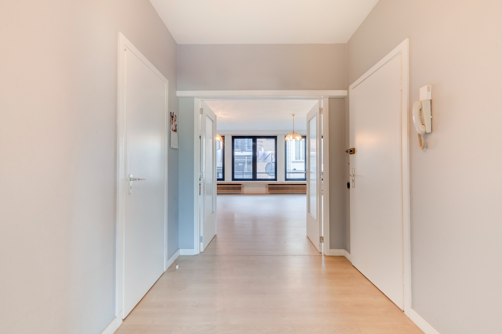 Uitstekend gelegen en lichtrijk 2-slaapkamerappartement - foto 4