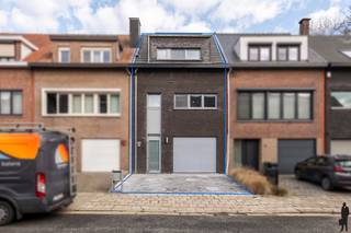 Recente en energiezuinige woning (ca. 253 m²) met 5 slaapkamers, 2 badkamers en groen uitzicht, gelegen in een rustige straat nabij het centrum...
