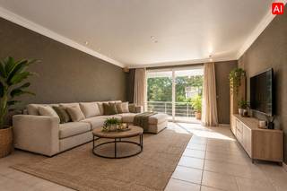 Dit aangename appartement bevindt zich op de EERSTE VERDIEPING (bereikbaar via trap en lift) van residentie "Renoir 2" in het centrum van Tielt, Vredestraat 16 bus 3. Met een bewoonbare oppervlakte van 107 m² geniet U hier van een comfortabele en ruime woonomgeving. Dankzij de centrale ligging bevinden openbaar vervoer, scholen, winkels en diverse voorzieningen zich op wandelafstand.<br /><br />PLUSPUNTEN:<br />• CENTRALE LIGGING<br />• INSTAPKLAAR<br />• RUIM TERRAS EN BALKON<br />• ENERGIELABEL C<br />• CONFORME ELEKTRISCHE KEURING TOT 2044<br />• GARAGE EN KELDERBERGING INBEGREPEN <br /><br />INDELING:<br />Via de verzorgde gemeenschappelijke inkomhal met lift en trap bereikt U het appartement op de eerste verdieping.<br /><br />De inkomhal met apart gastentoilet geeft toegang tot de lichtrijke leef- en eetruimte. Dankzij de terrassen aan zowel de voor- als achterzijde geniet U hier van aangename buitenruimtes waar het heerlijk vertoeven is. Aansluitend bevindt zich de gesloten, volledig ingerichte keuken, uitgerust met dampkap, inductiekookplaat, koelkast, spoelbak en oven. Verder beschikt het appartement over twee volwaardige slaapkamers, een praktische berging met extra kastruimte en aansluiting voor wasmachine en droogkast. De badkamer is voorzien van een bad met douchefunctie en een lavabo met meubel.<br /><br />Als extra troef beschikt de eigendom over een ruime garage en een kelderberging.