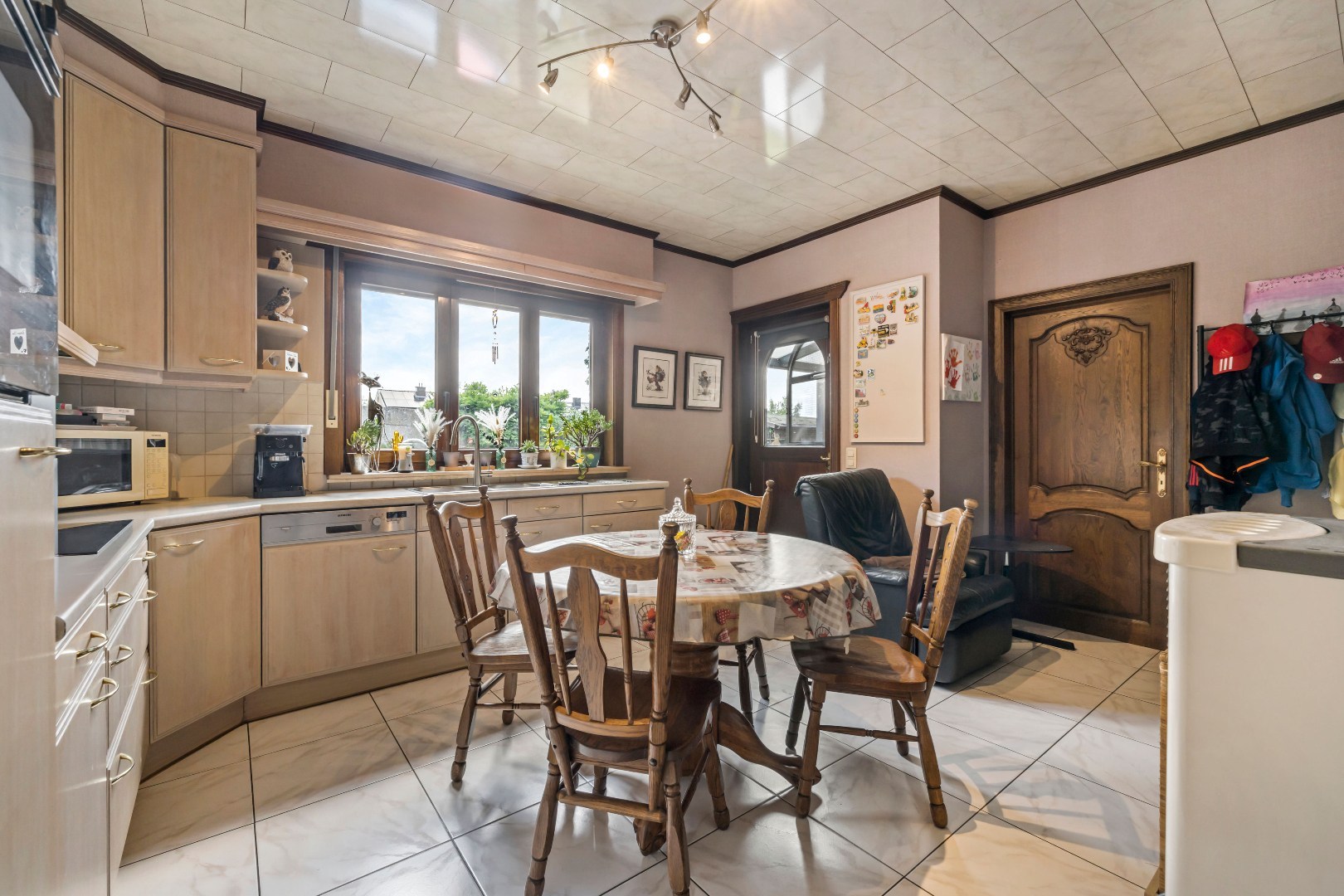 Zeer ruime HOB met 6 slpk, tuin en garage op een fantastische ligging nabij de Durme - foto 5