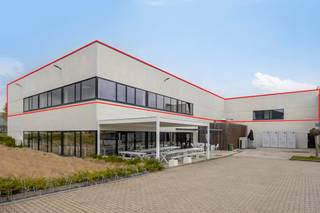 Deze casco (kantoor)ruimte van ca. 950 m² maakt deel uit van een recent en modern KMO-project gelegen aan de Ambachtsweg 14 te Gingelom, in...