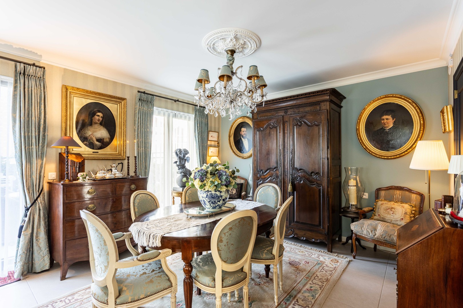 Luxueus en ruim (160m2) gelijkvloers appartement met terras en tuin - foto 4
