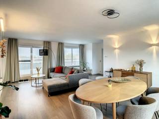 Penthouse au 5ème étage à louer dans le centre d'Ypres, avec une vue magnifique sur la ville.<br /><br />Composé de :<br />Étage +5 : Entrée - Spacieux salon lumineux (40 m²) - 2 terrasses spacieuses à l'avant et à l'arrière (53 m² + 38 m²) - Cuisine neuve avec réfrigérateur, lave-vaisselle, cuisinière, four et hotte - Salle de bain avec lavabo et douche - WC séparés - 2 chambres avec placard intégré - Grand débarras avec connexion à la machine à laver.<br /><br />Étage -1 : rangement au sous-sol<br />Rez-de-chaussée : box de garage