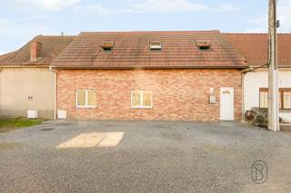 Ideally located close to all amenities in a quiet street of the charming village of Kain, this spacious renovated house offering generous living...