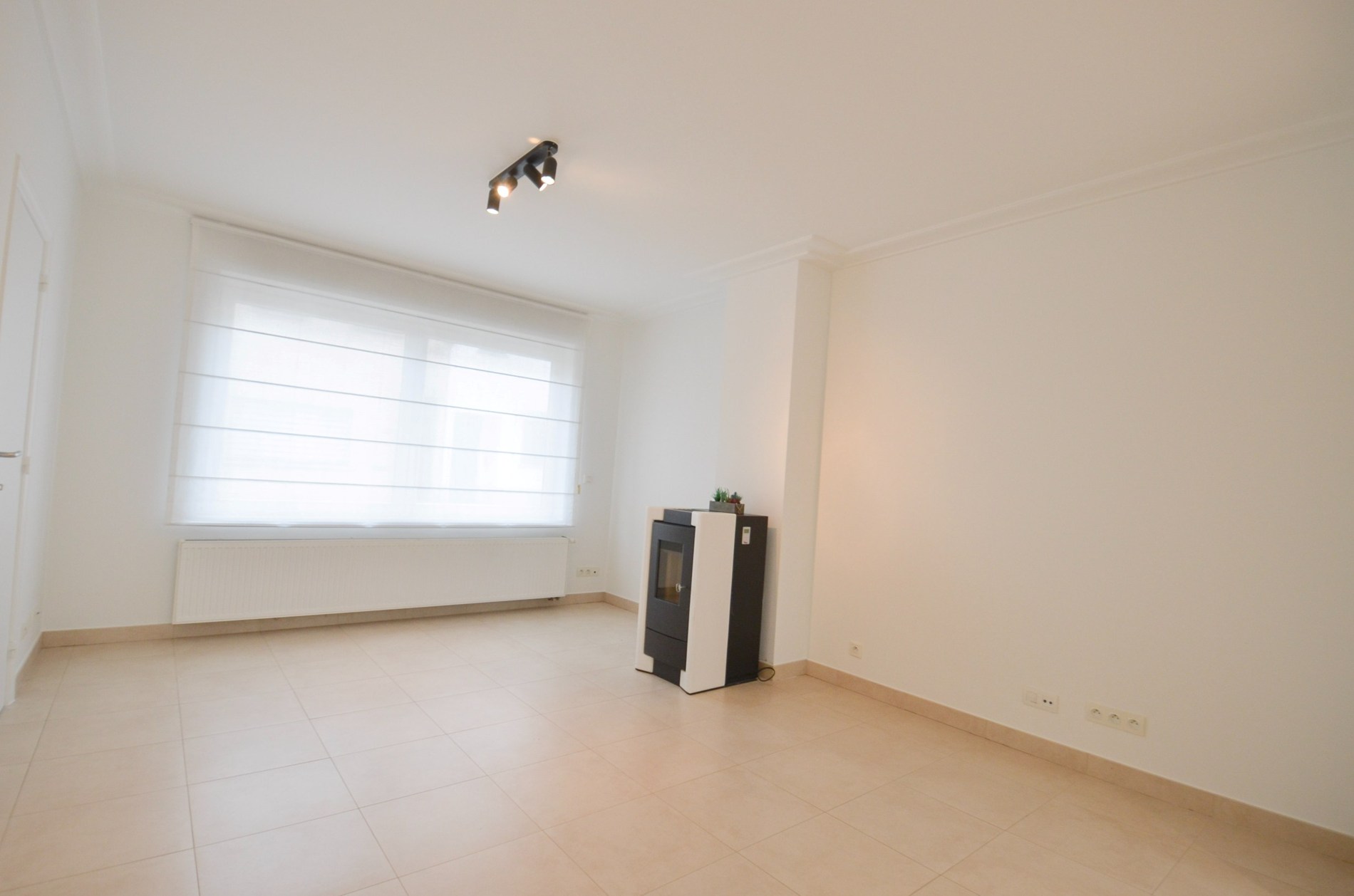 Ruime woning met ruime terrassen en een inpandige garage gelegen nabij de keuvelhoekstraat. - foto 5