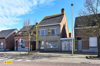 WONING IN KESSEL MET RENOVATIEPOTENTIEEL Dit ruim pand in Kessel biedt interessante mogelijkheden voor wie op zoek is naar een project met...