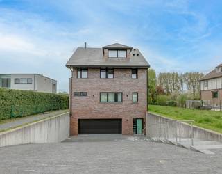 In de groene rand rond Brussel, op een bijzonder gegeerde locatie die rust en bereikbaarheid naadloos combineert, bevindt zich deze...