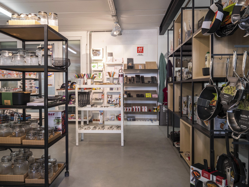 ** COMPROMIS IN OPMAAK ** - Modern magazijn / showroom met mezzanine en parking - photo 3