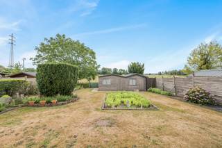 ONTDEK DEZE AANGENAME HALFOPEN BEBOUWING UIT 1971, GELEGEN IN EEN RUSTIGE EN GEZINSVRIENDELIJKE BUURT IN SINT-AMANDS. DE WONING BIEDT EEN...