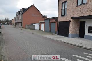 <p>2 x staanplaats aan 60€/maand/staanplaats : 1 reeds verhuurd!<br />1 x Gesloten garagebox = VERHUURD !!!<br /><br />In afgesloten ondergrondse parking te Sint Antonius</p>