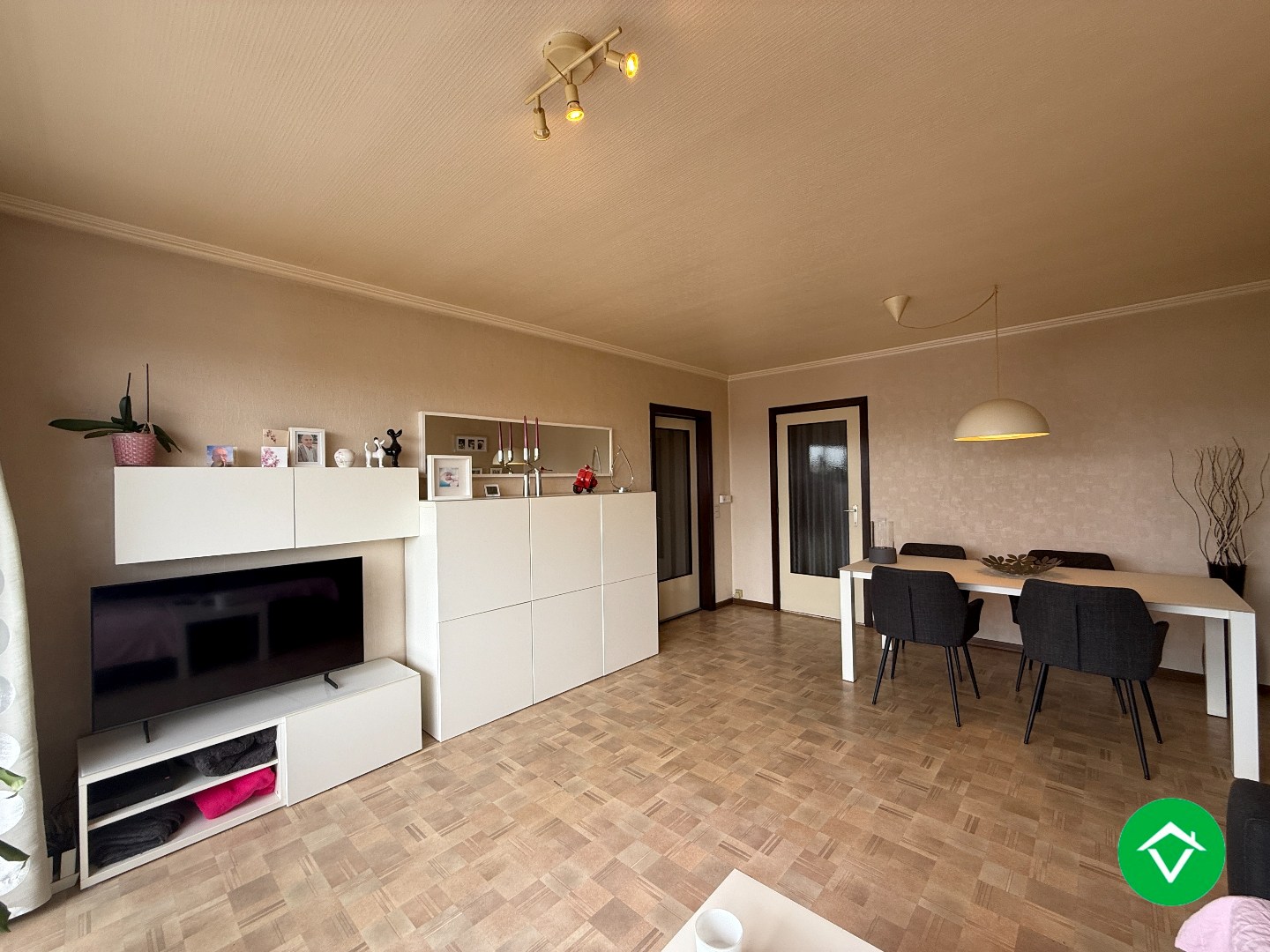 Appartement met twee slaapkamers, terras en autostaanplaats te Roeselare - foto 4